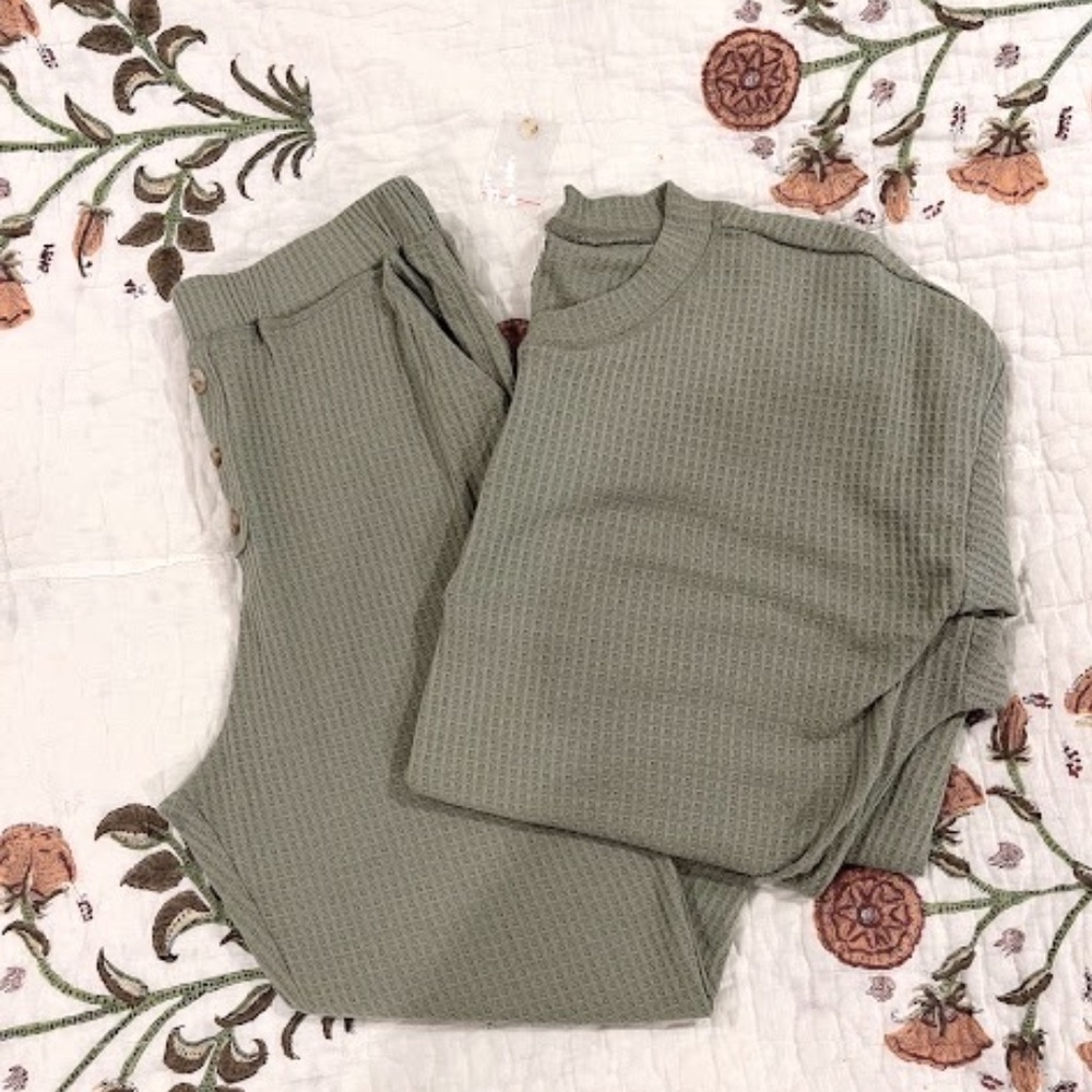 NWOT Sage Green Thermal Set, Sz M